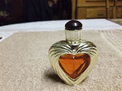 Victoria Secrets 17 Oz Rapture Spray In Heart Shaped Bottle