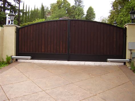 Choosing The Best Driveway Gates For Your Los Angeles Home