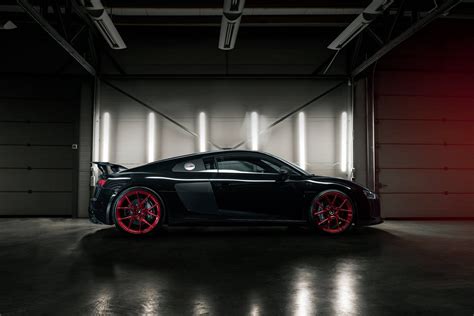 Blacked Out Audi R8 Gets Sharp Look With Unique Red Rims And