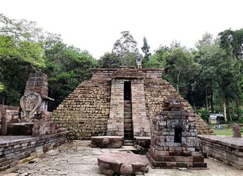 Misteri Candi Sukuh Karanganyar Candi Unik Berbentuk Piramida Suku Maya Yosef Web Id