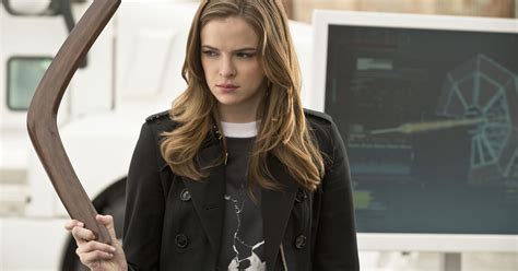 Danielle Panabaker The Flash Exclusive Clip