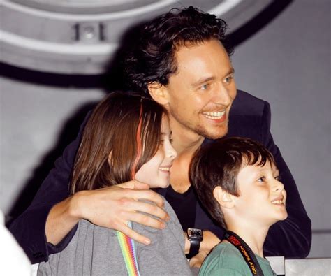 Mommy 1965 — Malamaau Tom Hiddleston With Kids Cute Level