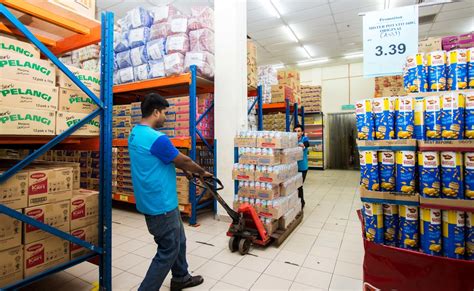 Premisnya selesa dan kebersihan sentiasa dijaga. TF Value-Mart Company Profile and Jobs | WOBB
