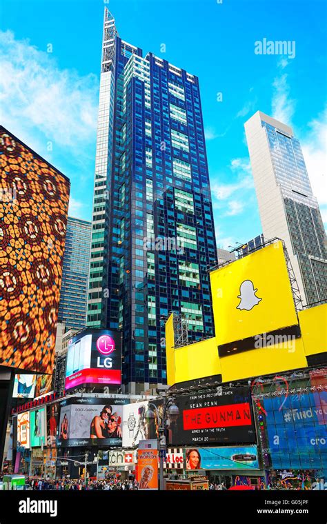 New York Usa April 26 2015 Broadway Skyscrapers In Times Square