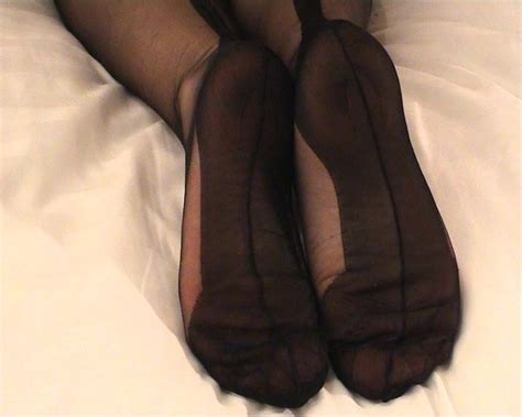 wrinkled soles in fully fashioned nylons xhamster
