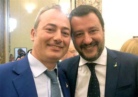Il ddl zan su omofobia e transfobia inserisce omosessuali e transessuali tra le categorie che, in quanto vulnerabili, hanno una speciale protezione giuridica, al pari dei monori, dei disabili. Ddl Zan contro l'omofobia, slitta ancora in Senato. Chi si ...