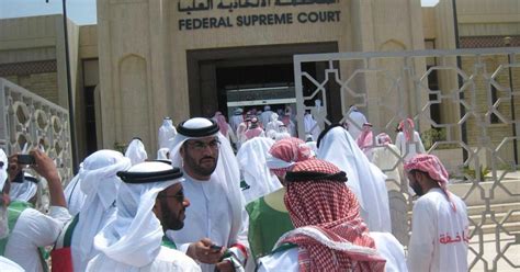 وكانت سيدة منقبة في احد المولات قد قامت بمهاجمة امرأة امريكية في حمام المول واستخدمت. المتهمة في قضية "شبح الريم" تقول إنها مصابة بـ"مس الجن ...