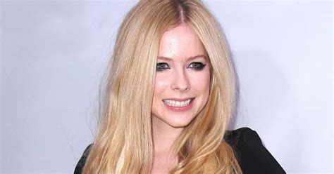 Avril Lavigne Slams Rehab Rumours As Hilarious After Suffering From
