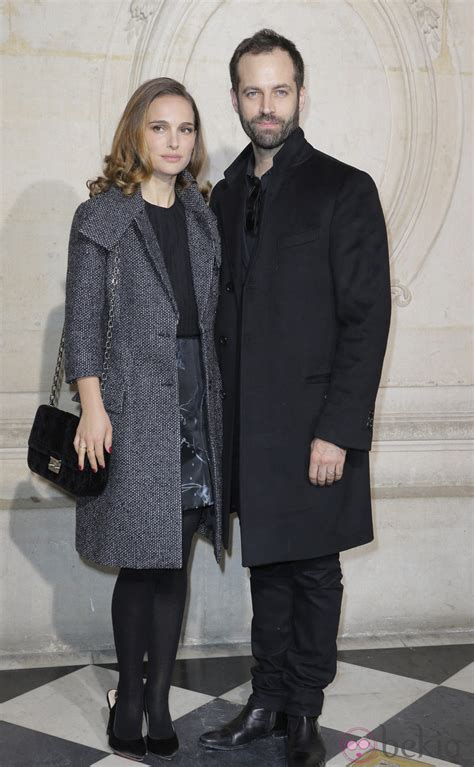 Natalie Portman Benjamin Millepied Paris - Natalie Portman y Benjamin Millepied en el desfile de Dior en la Semana