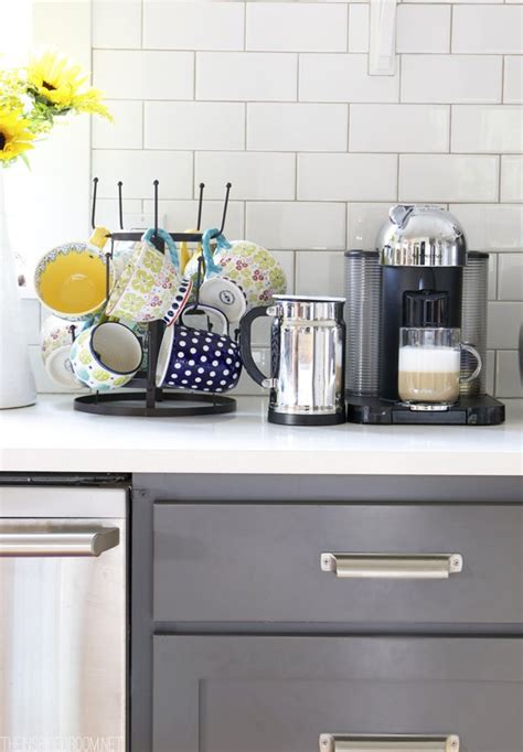 Weathered look diy coffee mug holders. Coffee Mug Storage Ideas DIY Projects Craft Ideas & How To ...