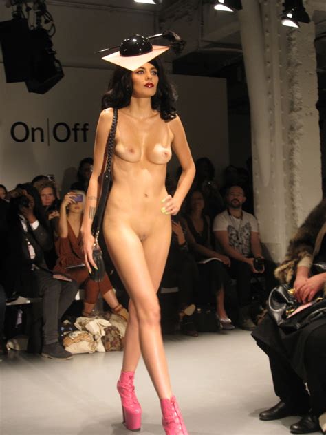 Catwalk Nude New Porn Free Pictures