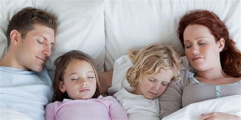 Niños Que Duermen Con Sus Padres 12 Pautas Para Que Prefieran Su Cama
