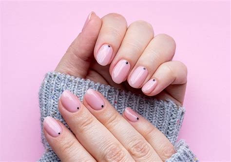 Nageldesign für Zuhause: UV-Nagellack & Co. I dm.de