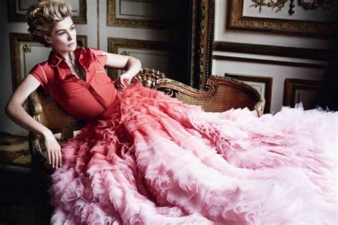 Rosamund Pike Photoshoot For Vanity Fair Magazine February 2015