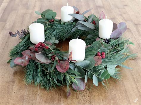 Adventskranz 2018 diy glutenfreie rezepte kreative ideen diy moderner adventskranz fashiontwinstinct by su diy adventskranz aus naturmaterial mit moos zweigen diy adventskranz selber machen aus moos zapfen adventi. DIY Eukalyptus Kranz & Adventskranz ⋆ elfenweiss