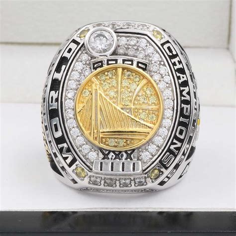 The golden state warriors received their championship rings and unveiled their title banner before tuesday night's season opener against the pelicans. 2017 Golden State Warriors NBA Championship Ring (Fan ...
