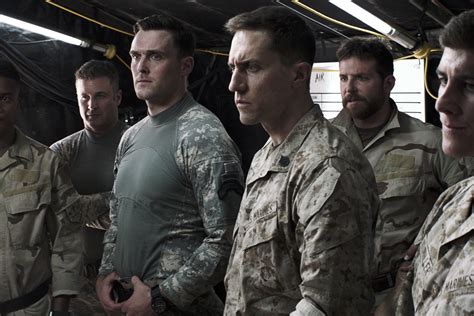 Брэдли купер, сиенна миллер, кайл галлнер и др. Imagini American Sniper (2014) - Imagini Lunetistul ...