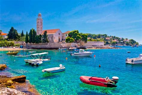 Y es que al encontrarse a orillas del mar adriático cuenta con una gran cantidad de. Te llevamos a las mejores playas de Croacia | Playas de ...