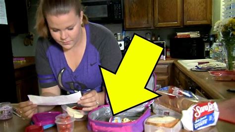 mom in disbelief after teacher wouldn t let 4 year old eat her packed lunch youtube
