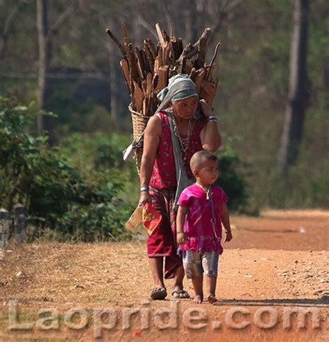 Tens of thousands were killed during the war, and even more lost their lives while attempting to escape to freedom after the war ended. Lao Pride Forum - Hmong people in Laos