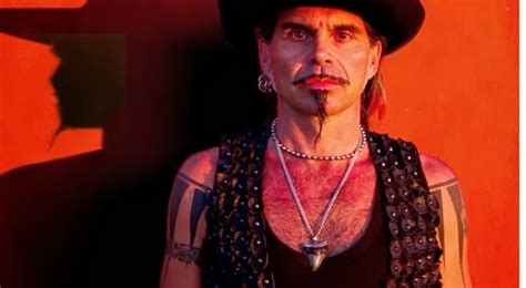Pietro piero pelù is an italian singer and songwriter, best known for his work with the italian band litfiba. Piero Pelù annuncia la pausa dai Litfiba e torna con un nuovo singolo