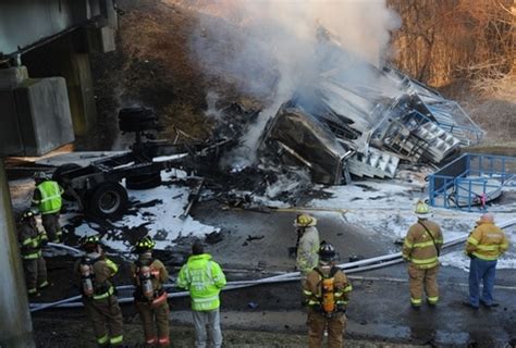 In this snapshot (and underwood's first publicized sighting since the accident) shared by. Report: Carrie Underwood Crew Member Involved In Fatal ...