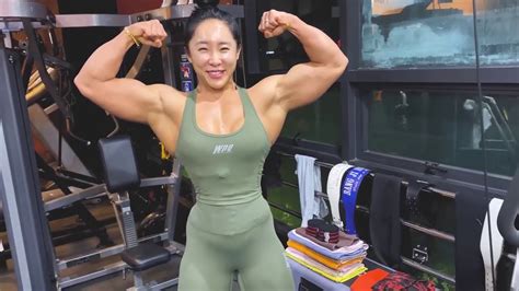 this korean beauty female bodybuilder biceps veins girl muscles abs strong asian muscular