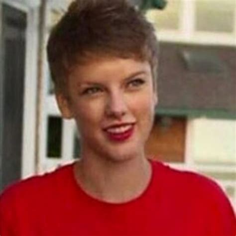 Taylor Swift Not Amused By Mileys Lesbian Face Swap With Bieber E Online Uk