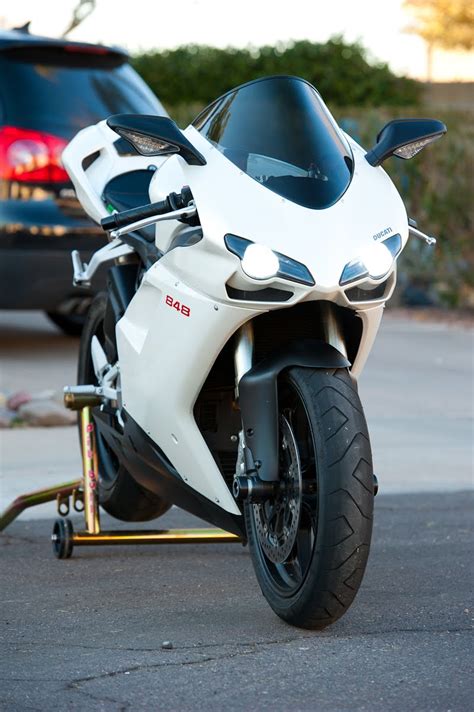 Belt driven desmodromic, dohc, 4 valves per cylinder. bikes wallpapers: 2012 Ducati 848 White