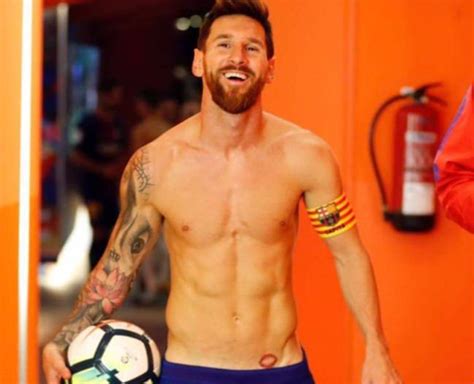 Sabemos que su pierna izquierda es la que está tatuada. Te descubrimos el último tatuaje de Messi - AS México