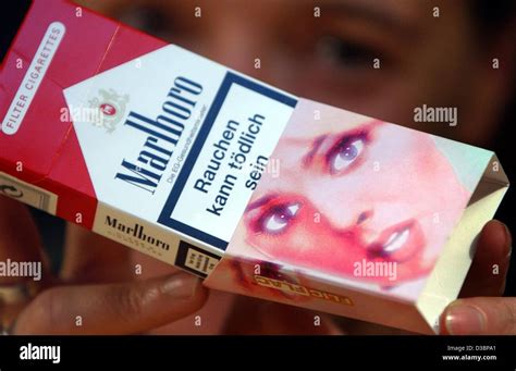 Marlboro Cigarettes Banque De Photographies Et Dimages Haute R Solution Alamy