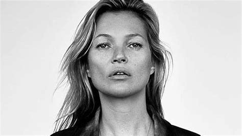 Kate Moss Lembra Assédio E Pressão Para Fazer Fotos Nuas Aos 15 Anos