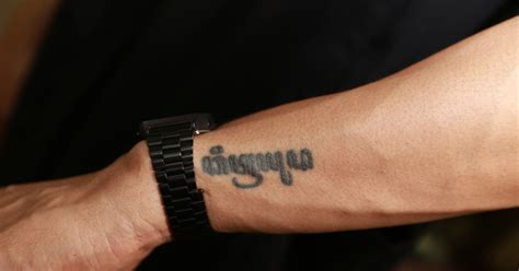 Tanpa perlu atribut, cocok untuk semua proyekmu. Terkeren 22+ Gambar Tato Tulisan Di Tangan Simple - Gambar ...
