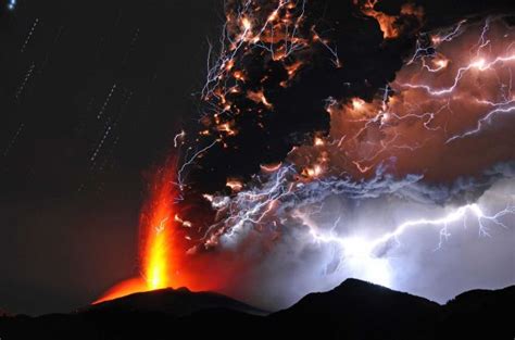 Sipa Pressrex Lightning Strikes Lightning Bolt Volcano Lightning