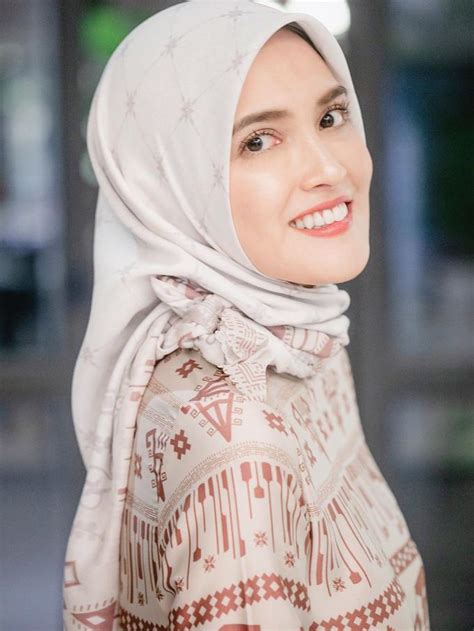 Gaya Hijab Yang Cocok Untuk Wajah Lonjong Pintar Mencocokan