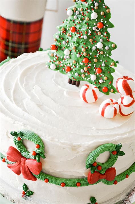 7 Christmas Cake Decor Ideas For A Festive Dessert