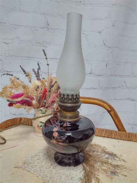 Ancienne lampe à huile en verre noir électrique - Ressourcerie