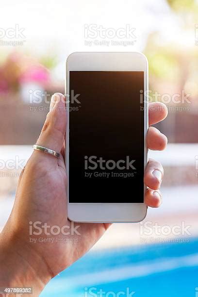 Tangan Memegang Smartphone Foto Stok Unduh Gambar Sekarang Bagian