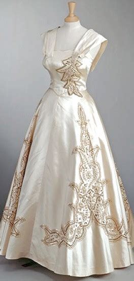 He also designed the outfits for queen elizabeth and. Gown Worn by Queen Elizabeth II ! | Vintage gowns, Royal ...