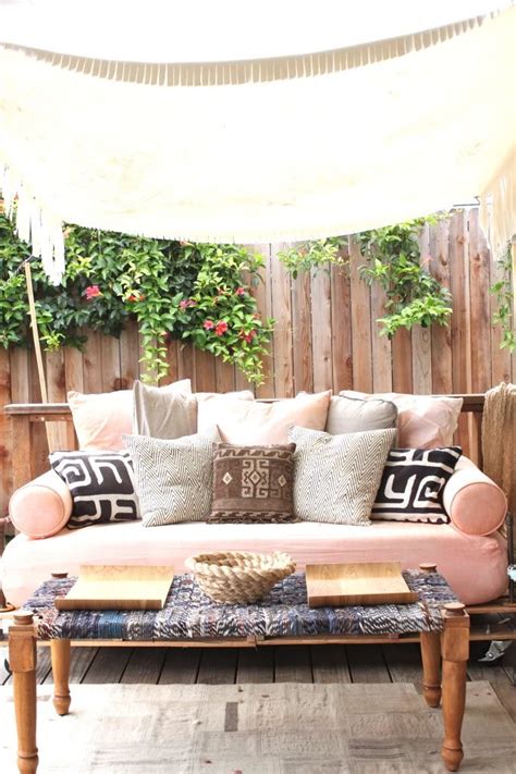 Pallet Daybed Upcycle That