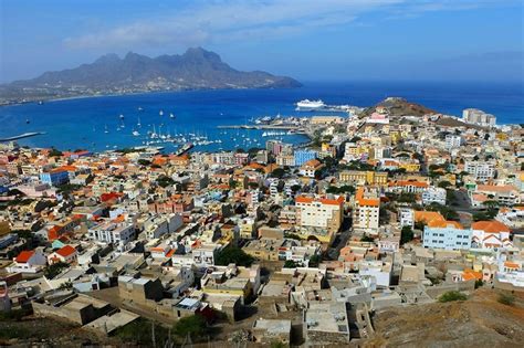 It comprises a group of islands of the atlantic ocean, west of senegal. Cabo Verde regista um decréscimo nas exportações de 4,0% ...