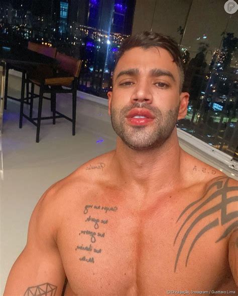 Sem Camisa Gusttavo Lima Exibe Corpo Mas Magro Em Futevôlei Purepeople