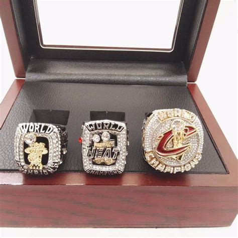 The los angeles lakers championship ring consists of 804 stones or 15.50 carats of white and yellow diamonds. The Big Game Rings on Twitter in 2020 | Lebron james ...