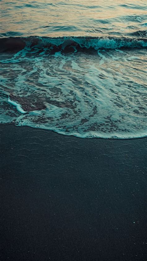 Ocean Waves Crashing On Shore During Daytime Iphone Wallpapers Free