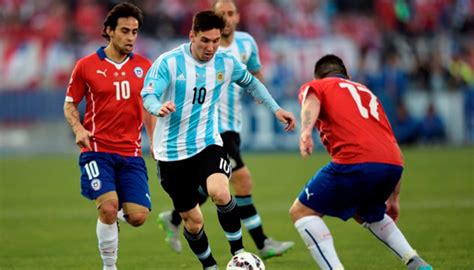 Argentina formación de chile claudio bravo, mauricio isla, gary medel, gonzalo jara, jean beausejour, marcelo díaz, charles aránguiz, arturo vidal, josé pedro fuenzalida, eduardo vargas, alexis sánchez. El País de los Jóvenes