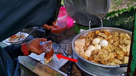 Siomay paling nikmat dimakan dengan dicocol bumbu kacang. Siomay Bandung Bumbu Kacang Pedas Bikin Mulut Komat Kamit - YouTube