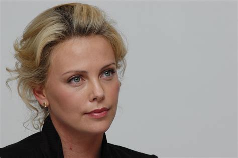 Charlize Theron Wallpaper Coolwallpapers Me