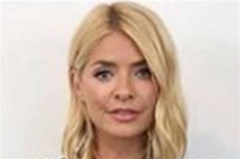 Holly Willoughby Unleashes Toned Legs In Booty Skimming Dress Daily Star