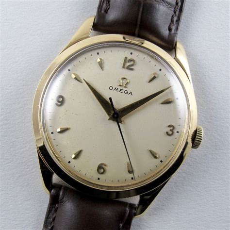 Omega Trésor Ref 2624 18ct Gold Vintage Wristwatch Circa 1949 Black