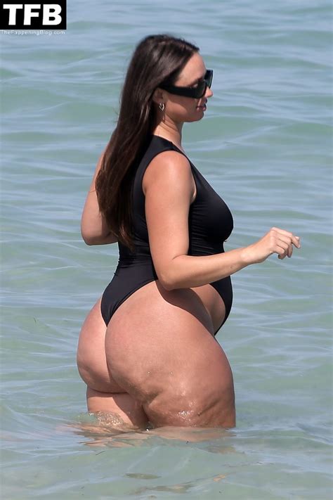 Bianca Elouise Yes Julz Show Their Curves On The Beach In Miami 62